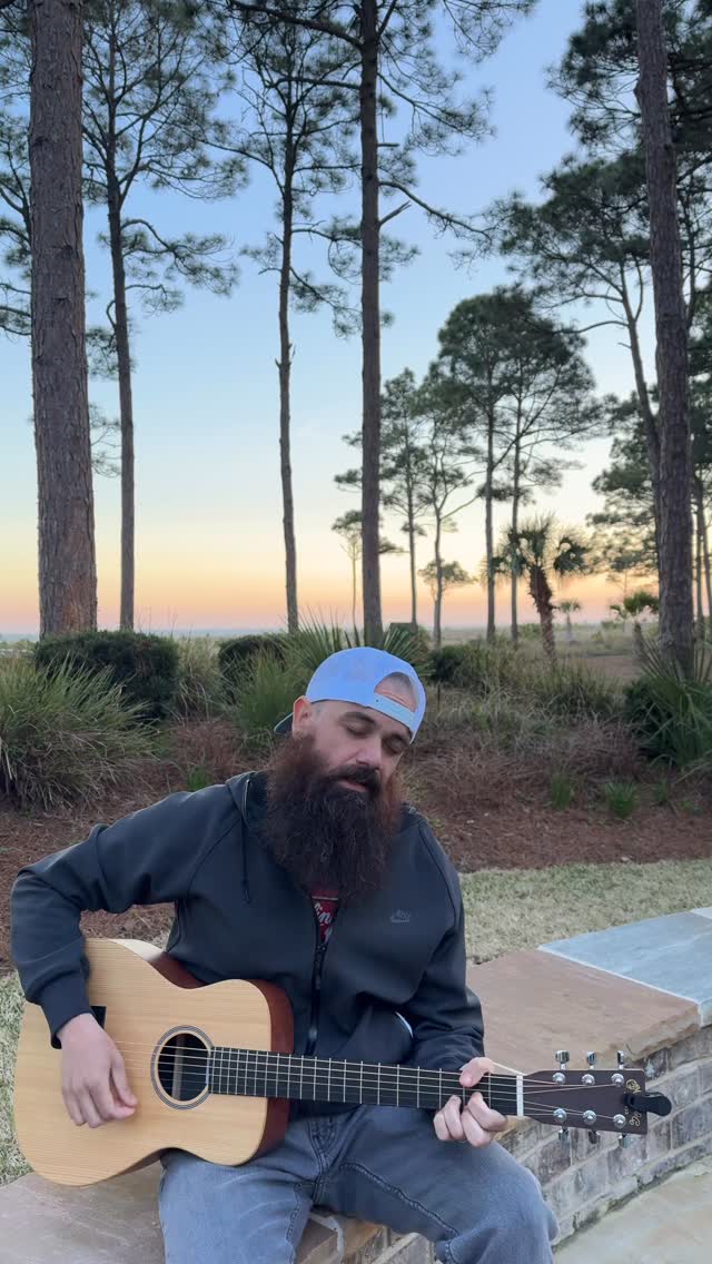 I sang the only song I knew that mentioned Hilton Head, luckily for everyone it’s in this beautiful @jasonisbell song. Here’s “Flagship” under a water-color sky.
#hiltonhead #flagship #jasonisbell #cover #lostcause