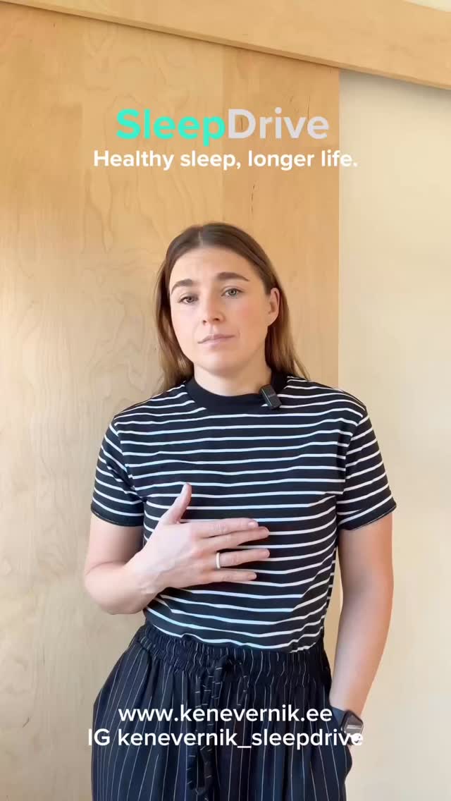 Jah, vaatame üle, kuidas vähene uni mõjutab kaalu ja energiat. Miks siis ikkagi sööd rohkem, kui vaja.
Uuringud näitavad, et juba 1 halb öö võib tõsta kaloraaži järgmisel päeval 300–500 kcal ilma, et sa seda teadvustaksid. Kui uni on halb, siis:
sa oled näljasem + põletad vähem rasva + kaotad lihast + teed halvemaid valikuid.