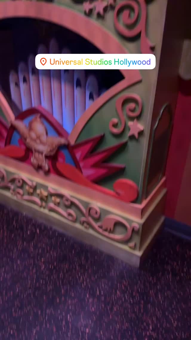 Here comes a slice of chaos… straight out of The Simpsons 🍰😄
#TheSimpsons #Springfield #DessertTime #ThemeParkFun #universalstudioshollywood🎬