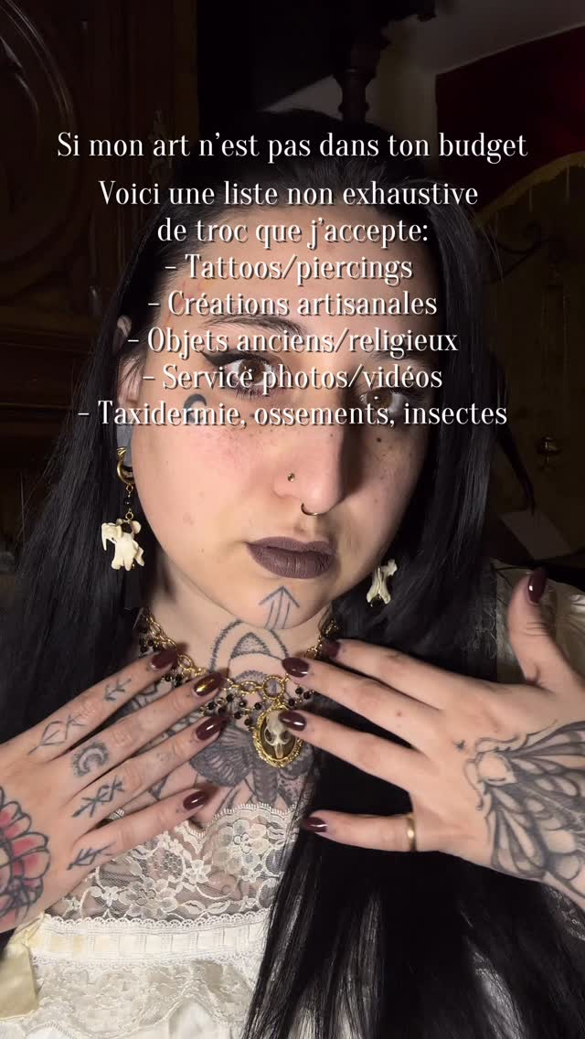 Tu peux toujours me proposer je reste ouverte à toutes propositions mais ne le prend pas mal si je refuse ce n’est pas contre toi, mais juste une question de si j’ai vraiment un coup de cœur 🖤
Bijoux alternatifs curiosités faits main, gothique victorien
Bijoux os et insectes