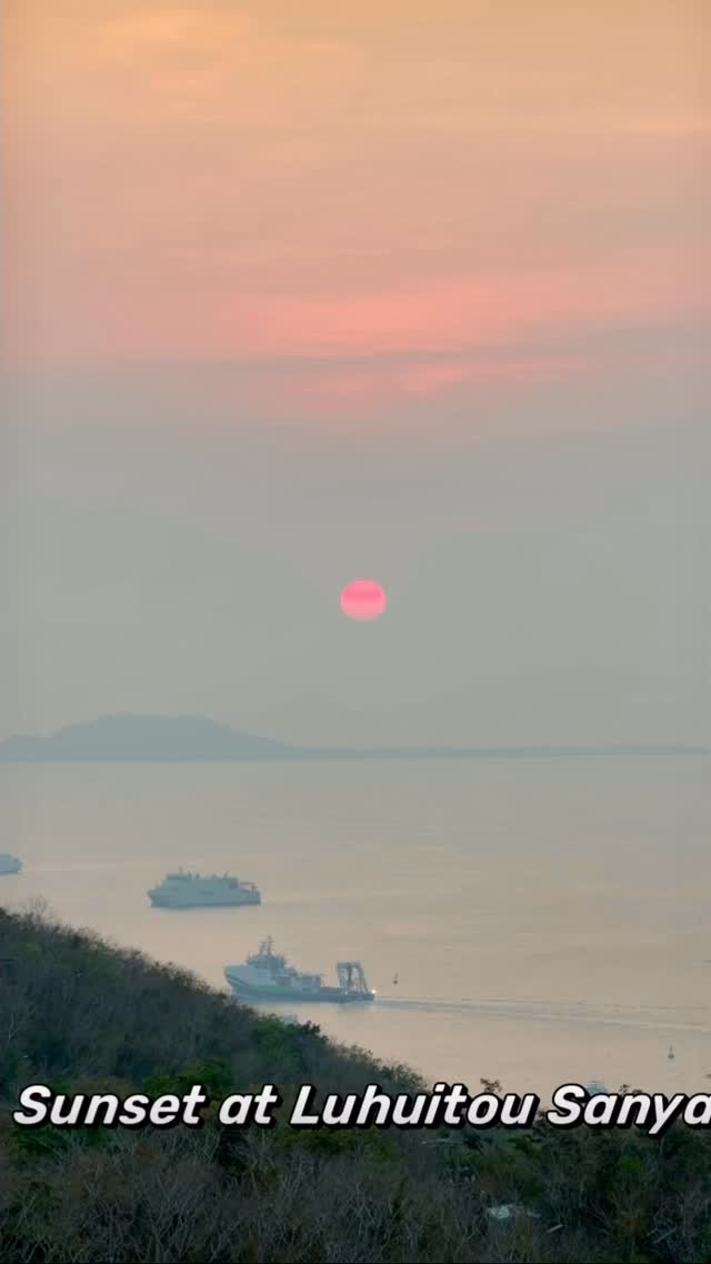 A sunset to remember 🌅. A perfect ending to an unforgettable journey.
Our final evening in Sanya at Luhuitou Scenic Park - soaking in the sunset, ocean views, and the beauty of this amazing city. From the panoramic coastline to the glowing skyline of Phoenix Island, every moment felt special.
Grateful for the memories, the smiles, and the time we shared together. The memories we’ll carry with us. What a beautiful way to close our China training camp ✨.