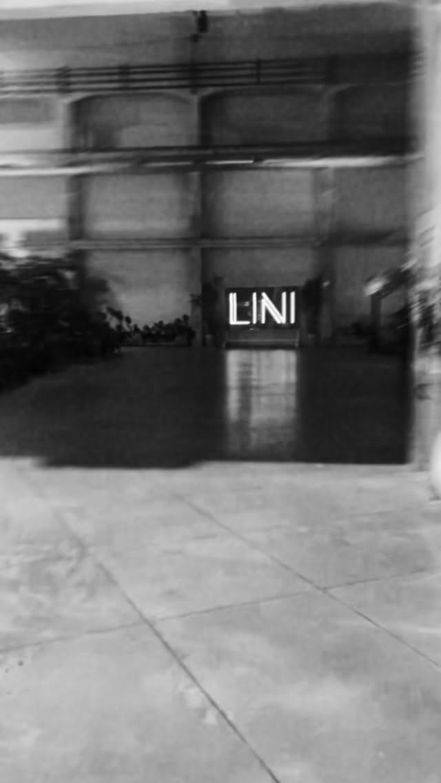 Rebélia, de LINI, transforma o gótico em um manifesto de liberdade feminina — e a gente te leva para dentro dessa narrativa.
Entre entrevista exclusiva com Aline Guella, bastidores e o desfile completo, o conteúdo revela a construção de uma coleção que atravessa sombras e encontra a luz como ato de coragem.
Uma jornada estética onde força e delicadeza coexistem, e onde a mulher escreve sua própria história.
Assista ao reels e acesse o site para todos os detalhes.
#LINI #Rebélia #ModaAutoral #FashionFilm #SPFW Backstage Desfile ModaBrasileira