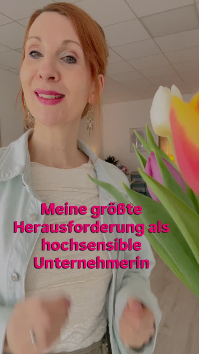 Meine größte Herausforderung als hochsensible Unternehmerin ist es nicht, die Struktur zu halten, am Ball zu bleiben, Gas zu geben. Dafür bin ich viel zu sehr eine kleine 🚀 Ziele fixieren und sie erreichen, darin bin ich gut.
Was meine hochsensible Seele aber braucht, um auch langfristig erfolgreich zu sein, ist der liebevolle Blick auf mich und meine eigenen Bedürfnisse. Das durfte ich erst lernen.
Welche Menschen tun mir in meinem beruflichen Umfeld gut, welche Art der Termine zu welchen Uhrzeiten geben mir Energie, wieviele Pausen benötige ich wann.
SELFCARE ist als erfolgreiche, hochsensible Unternehmerin kein nice to have, es ist ein absolutes Muss.
💬 sag doch mal, was ist Deine persönliche, größte Herausforderung dabei, Deine Hochsensibilität und Dein Business zu vereinbaren?
Herzliche Grüße,
Britta
BUSINESS & COMMUNITY MENTORIN
DOTERRA WELLNESS BERATERIN
@von_frau_zu_frau_coaching @vonfrauzufrau_business
@oilpowerment @oilpowerment_for_horses
HOCHSENSIBEL
HOCHSENSIBILITÄT
EMPATHIE
ERSCHÖPFUNG
MENTALE GESUNDHEIT
MENTORING
UNTERNEHMERINNEN
RUHRGEBIET