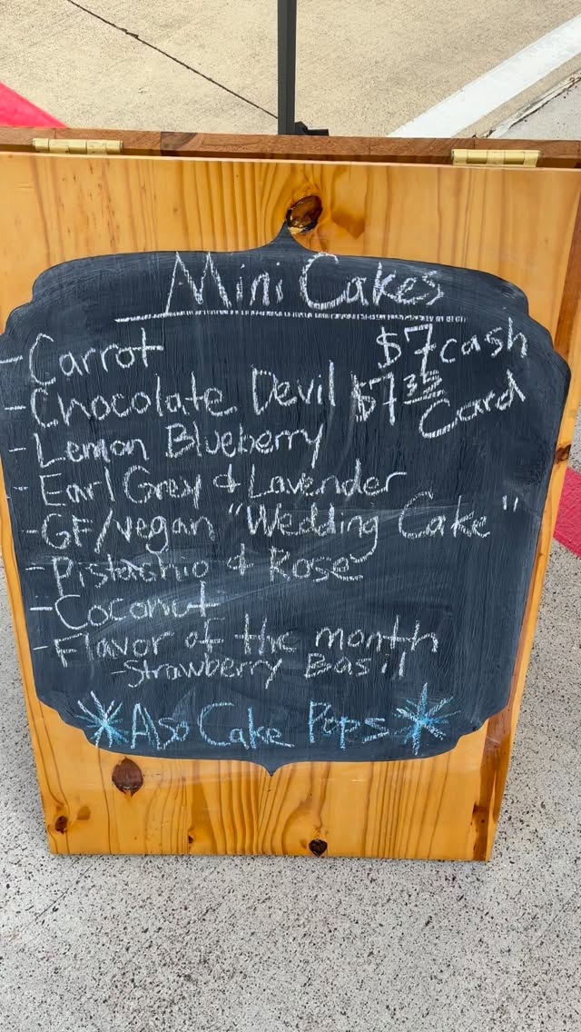 It’s a windy day at the @bassproshops in league city today but we are here from 10-3. There’s gonna be fun and games today and I think a visit from the Easter bunny. #cake #minicake #cakepops #maximini