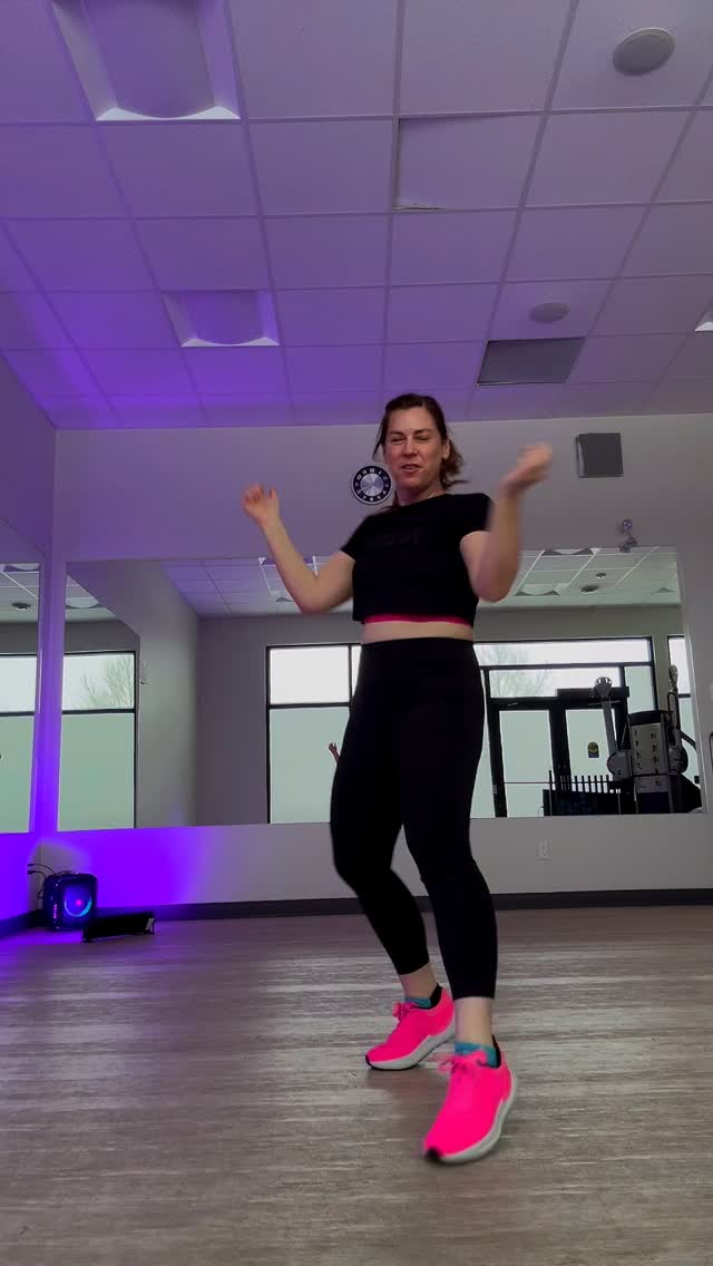 Dance with Me by @diplo @thuggerthugger1 @thomasrhettakins
@jenclement17 made me fall in love with this routine when we SHiNEd in Mexico 🇲🇽 ♥️
I finally brought this fun one tonight and we know it’s gonna be a hit!
#shinedancefitness #dancewithme #havingfun #notperfection