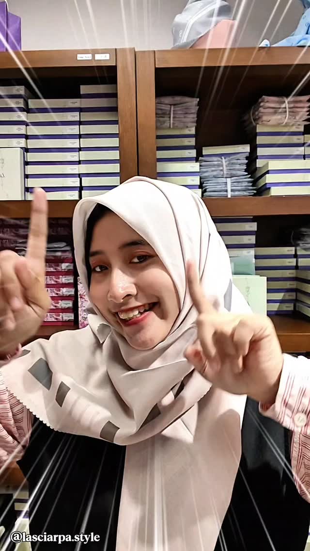STOP SCROLLING! 🛑 Koleksi eksklusif yang kalian tanyain terus akhirnya rilis dengan harga yang bikin senyum-senyum sendiri!
Nggak usah bingung! Mending amankan koleksi terbaru dari @lasciarpastyle. Hijab & Scraf Premium kualitas Terbaik! Yuk buruan borong mumpung ada diskon tambahan yang bikin dompet aman. Tapi inget ya, cuma ada di Live Shopee.
🗓️ Catat jadwalnya: Setiap Jumat
🕓 Jam: 16.00 - 18.00 WIB
📍 Shopee Live: @lasciarpastyle
Jangan sampai menyesal karena keduluan yang lain. See you on live! 💖"
#LaSciarpa #ShopeeLive #PromoShopee #DiskonHijab LiveShopping