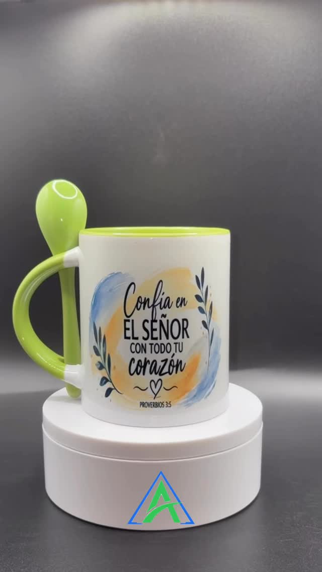 Detalles personalizados que acompañan tu día ☕✨
Esta taza con cucharita integrada combina diseño, color y un mensaje especial que la hace perfecta para regalar o para uso personal.
Creamos tazas personalizadas con el diseño, frase o estilo que tengas en mente.
Disponible para órdenes personalizadas. Escríbenos para cotizar 💬
#TazasPersonalizadas #CustomMugs #RegalosPersonalizados #PromotionalProductsPR #DetallesUnicos MerchandisingCreativo