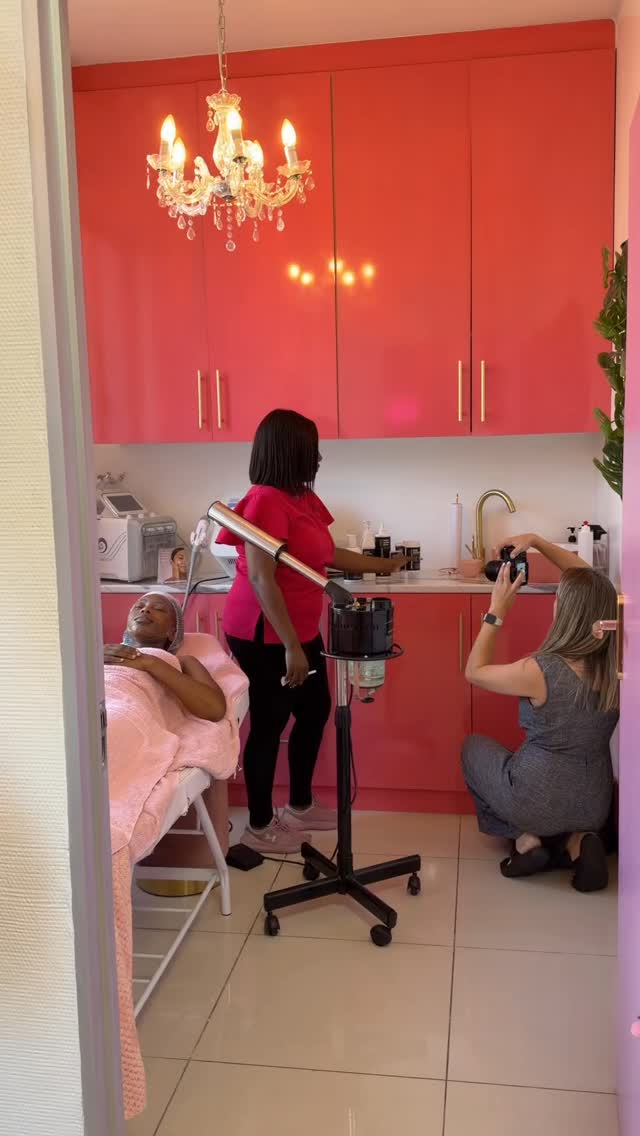 A few hours. A LOT of content 🤍
We shot an entire month’s worth of content in one morning (yes, really).
Because showing up online shouldn’t feel overwhelming — it should feel organised, intentional, and on-brand.
Loved this shoot with @the_pink_aesthetics ✨
JHB brands, this is your sign to get ahead on your content 👀
#contentcreation #behindthescenes #jhbbrands #socialmediacontent #smallbusinesssa