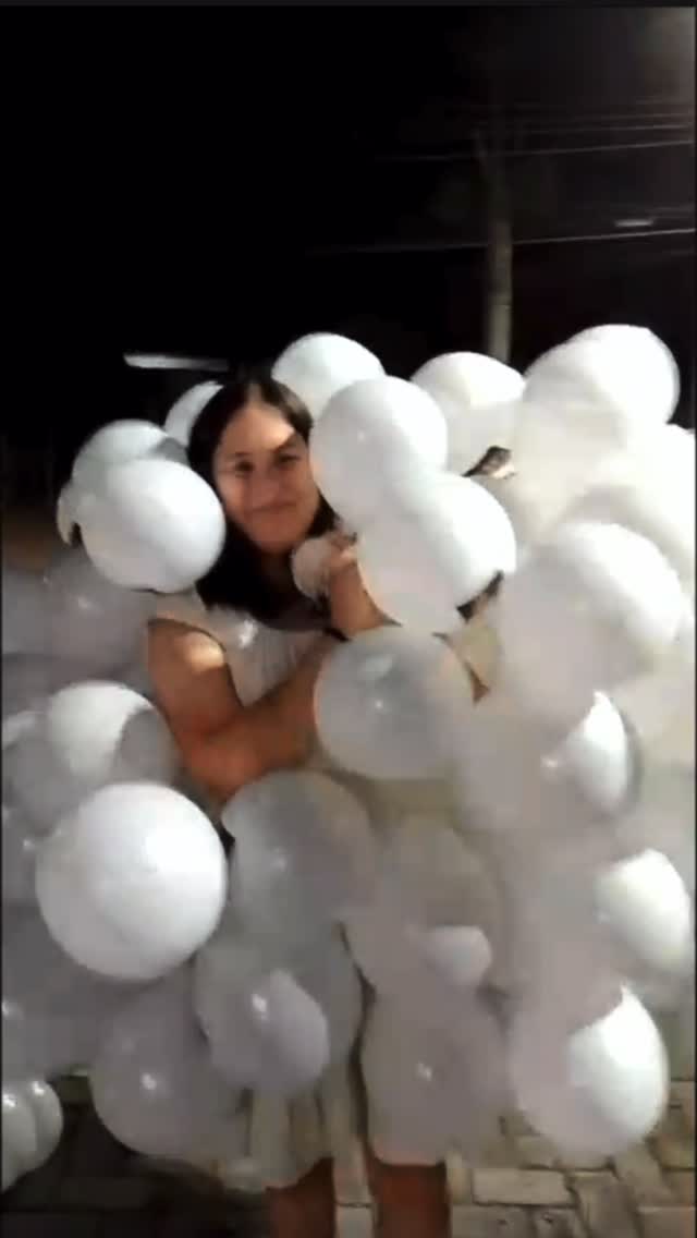 Ele vive! ✝️🎈
Nesse final de semana, do sábado ao domingo, decidimos espalhar uma mensagem simples, mas poderosa por toda Senador Canedo: Jesus vive.
Balões ao vento, carregando mais que ar… carregando esperança, fé e um lembrete que atravessa o tempo. Em cada rua, em cada canto, uma oportunidade de alguém olhar e lembrar do verdadeiro significado da Páscoa.
Não foi só sobre balões. Foi sobre tocar corações de forma leve, inesperada e cheia de amor.
Porque a cruz não foi o fim… foi o começo. 🙌
#EleVive #Páscoa #JesusVive #Evangelismo #Fé Esperança Amor Cristo BoasNovas SenadorCanedo Ide DeusÉBom