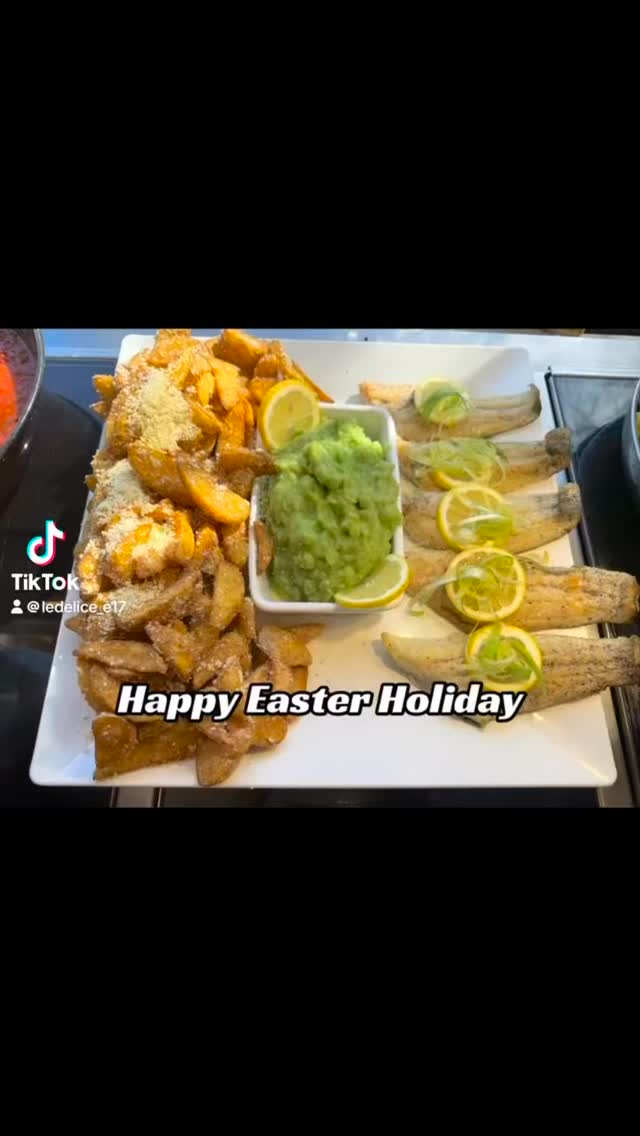 Spring is in the air and our specials are bringing the sunshine to your lunch ☀️
🐟 Pan-fried cod with mushy peas
🥗 Butter bean, peas & broccoli salad
🍗 Chicken tikka
🌶️ Mixed bean chilli
Fresh, hearty and full of flavour – the perfect way to brighten your day. Come and grab your favourite before it’s gone! 🌱✨