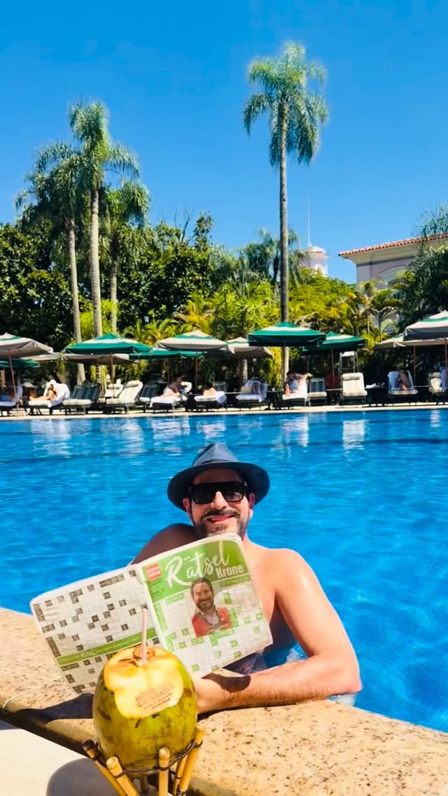 ⁉️Rätselhafte NEWS aus dem Regenwald 🐆mit der Krone 📰 selbst im Regenwald immer unterwegs 🌴🥥 Danke Kálmán 😎 @Clemens Unterreiner @kronen.zeitung #ClemensUnterreiner #krone #operburggars #rätselkrone #travel 📸©️CU | KRONENZEITUNG