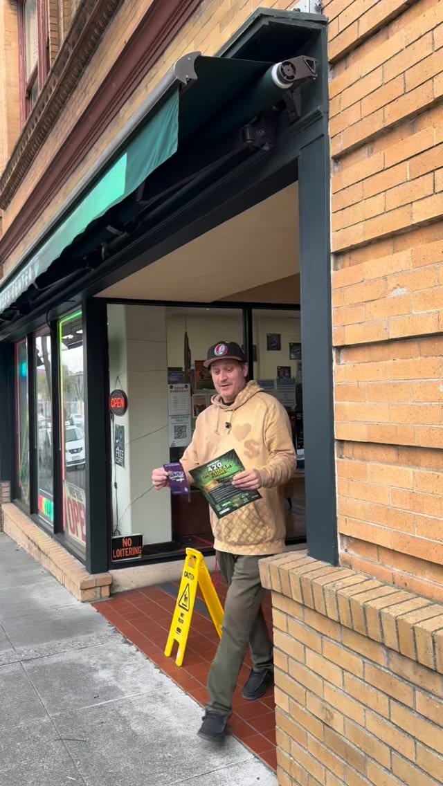 🚨UPDATE: FOUND🚨
🎫 GOLDEN TICKET HUNT 🎫
🗣️🗣️LAST SPOT! We hid @slaps.brand.official bags around town… and inside each one is a ticket! Find a bag, let us know your ticket number, and we’ll hook you up with a Golden Ticket to the April 20th Dispo Flight!! 🚌
(one per person, please!💚)