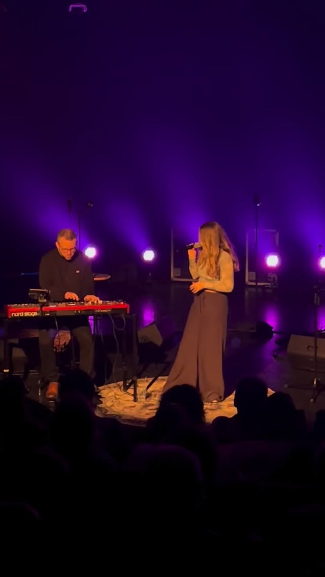 Doux moment à Gatineau. 🫶🏼
Peu importe les arrangements et les instruments, les chansons restent les mêmes, mais parfois le sens est différent. 💜