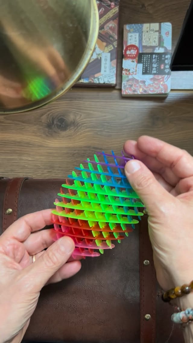 In fila, in auto…a pasquetta? Inganna il tempo e lo stress con questo “coso” 😎😎 Dove trovare il “coso”? Su Cosestrane.shop 👉 LINK IN BIO #fidget #fidgettoys #relaxinstyle #antistress #antistresstherapy