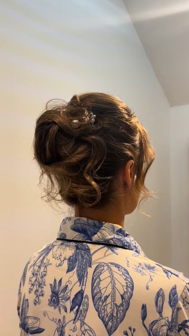 Soft, tousled “Pammy inspired” pinup vibes made for bridesmaids and unforgettable occasions ✨
Have that special occasion coming up? Don’t hesitate to message us, we get booked up FAST 💨 ✨
#northeasthairdresser #northeastbusiness #hairgoals #hairlove #weddingday