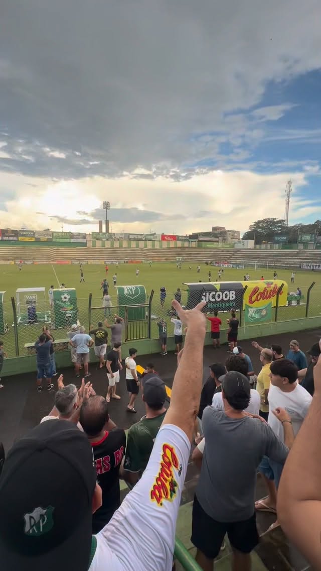 RIO PRETO CLASSIFICADO. O SONHO DO ACESSO SEGUE VIVO
O Rio Preto está nas semifinais do Paulistão A3 e mantém acesa a luta pelo acesso. Após vencer o jogo de ida por 3 a 0, o Jacaré administrou a vantagem e ficou no 0 a 0 com o União Barbarense, no Riopretão.
A grande atração da partida foi o VAR, que entrou em ação para anular um pênalti marcado em campo, em decisão considerada correta pela arbitragem.
Com o resultado, a equipe garante vaga na próxima fase e segue firme na briga por um lugar na Série A2.
Agora, o sonho continua vivo e cada vez mais perto.
Mais informações no Portal Guilherme Baffi.