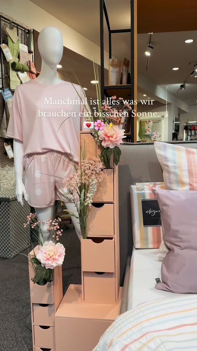 Es gibt nichts Schöneres, als morgens von Sonnenstrahlen geweckt zu werden! 😍✨
#frühling #frühlingsdeko #interiordesign #bettenhausschmitt #frühlingsanfang