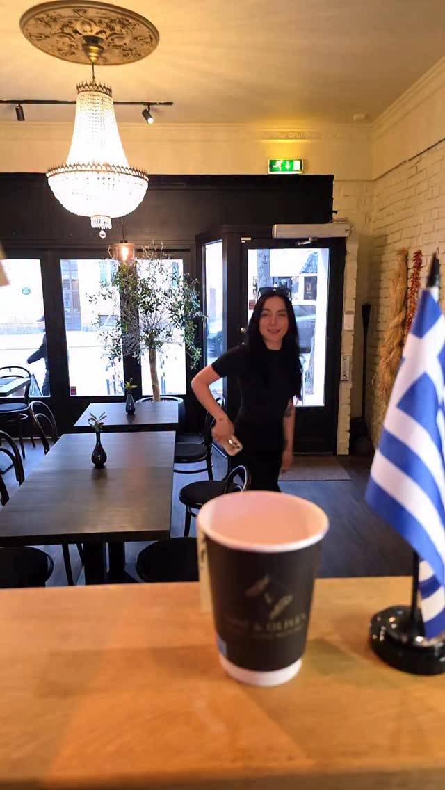 At Vine & Olives, tips don’t always go in the jar… sometimes they go straight to the dance floor 🇬🇷
#VineAndOlives #GreekVibes #OsloEats #DinnerWithAView #greekhospitality