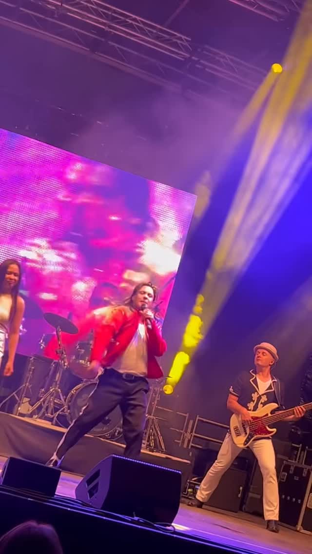 🐣🌸 FROHE OSTERN, IHR LIEBEN! 🌸🐣
Was für ein Fest – nicht nur auf der Bühne, sondern auch in unseren Herzen! 💜
Hier der unglaubliche Rückblick auf das Stadtfest Leipzig 2024:
UNSER Highlight – BEAT IT 🤘🔥 mit dem großartigen Giuseppe Ruisi @giusepperuisiofficial
Genießt die Feiertage, bleibt laut, bleibt groovy und feiert das Leben! 🐰🎶
#michaeljackson #Nightfeverbandleipzig #AlltimeDiscoClassics #PaviinAction #LiveMusik #Partyband #Leipzig #bands #bandsbandsbands #liveband #realband #partyband #galaband #music #musician #musicband #bandsofinstagram #bandsphotos #bandsofinsta #froheostern #ostergruss
