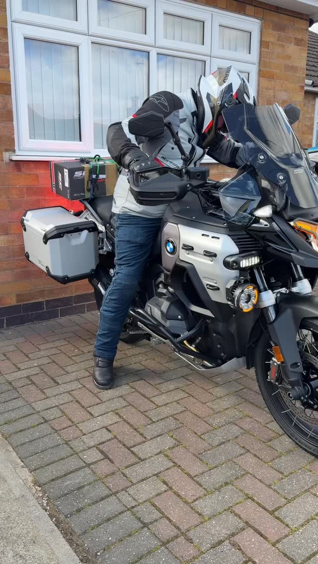 What’s a fantastic install this was with a full load of accessories!