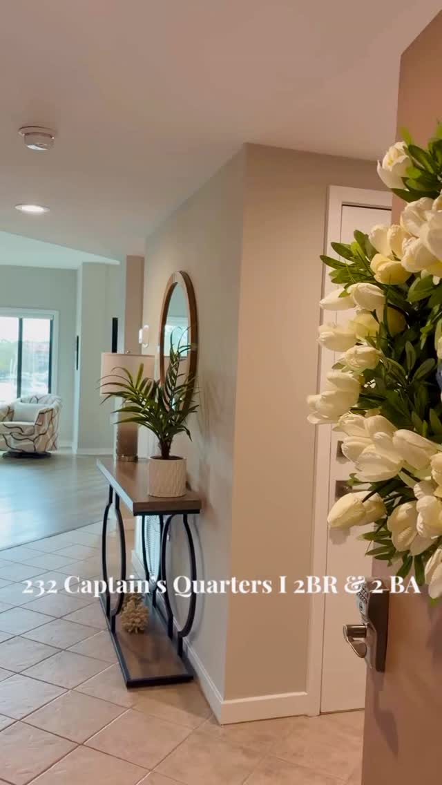 232 Captains Quarters I 2BR & 2BA, Sleeps 4, Shelter Cove 🏝️
Water views, natural light, and front-row seat to the marina lifestyle 🛥️
Walk to dining, enjoy sunset views, and settle into a space designed for a relaxed Hilton Head stay 🌊
#HiltonHeadRental
#HiltonHeadVacationRentals #ShelterCoveHiltonHead #HiltonHeadStay