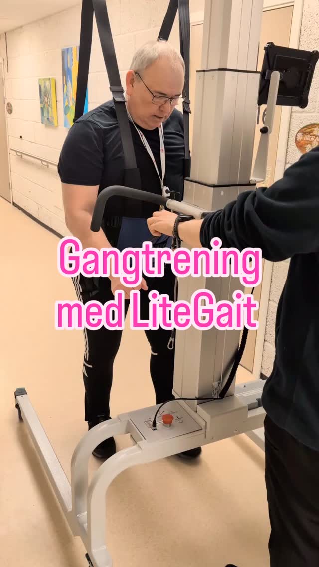 🏋️Nyinnkjøpt treningsutstyr til glede for pasienter og oss som jobber på Meråker kurbad!
📣LiteGait er et avansert trenings- og rehabiliteringssystem som gir trygg og effektiv gangtrening med kroppsvektavlastning. Utstyret gjør det mulig å starte tidlig med mobilisering, selv for deg med nedsatt balanse eller styrke.
🙋 Utstyret betyr økt trygghet, og mulighet for deg å trene gangfunksjon på akkurat ditt nivå. LiteGait gir målrettet, intensiv og funksjonsrettet rehabilitering med dokumenterbar fremgang.
🔑Systemet brukes blant annet ved nevrologiske tilstander, etter operasjoner og ved generelle gangvansker.
✍️Søk plass for rehabilitering og mestring gjennom fastlege eller annen henviser.
👉Les mer på vår nettside https://www.meraker-kurbad.no/praktisk-info/fasiliteter
#litegait #rehabilitering #gangtrening #mestring #balanse