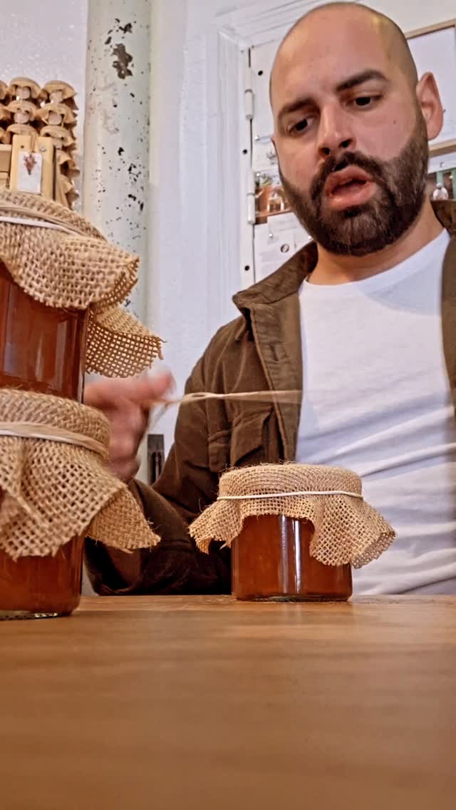 Chez @benedettoconfitures, on croit que la confiture est un terrain d'expression. 🎨
Ici, chaque pot de Citron-Harissa est ficelé à la main, avec patience, pour refléter la qualité de ce qu'il y a à l'intérieur. Une recette audacieuse, un peu comme nous ! 😉
Vous l'oseriez sur quoi ? Une tartine, du fromage ou un plat mijoté ? Dites-moi en commentaire ! 👇
.
.
.
.
#benedettoconfituresatypiques #jam #food #instafood #passion