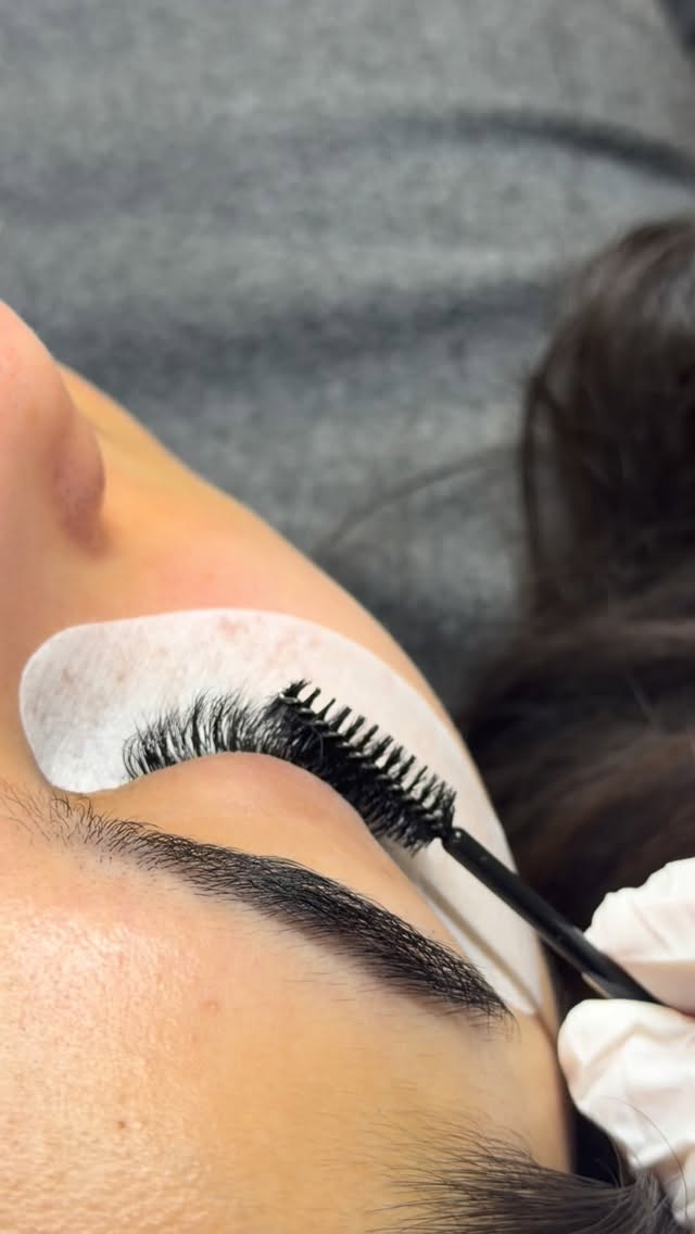 M-Curl Volumelashes in Basel 📍I work with high quality products from @charisma__lashes ✨❤️