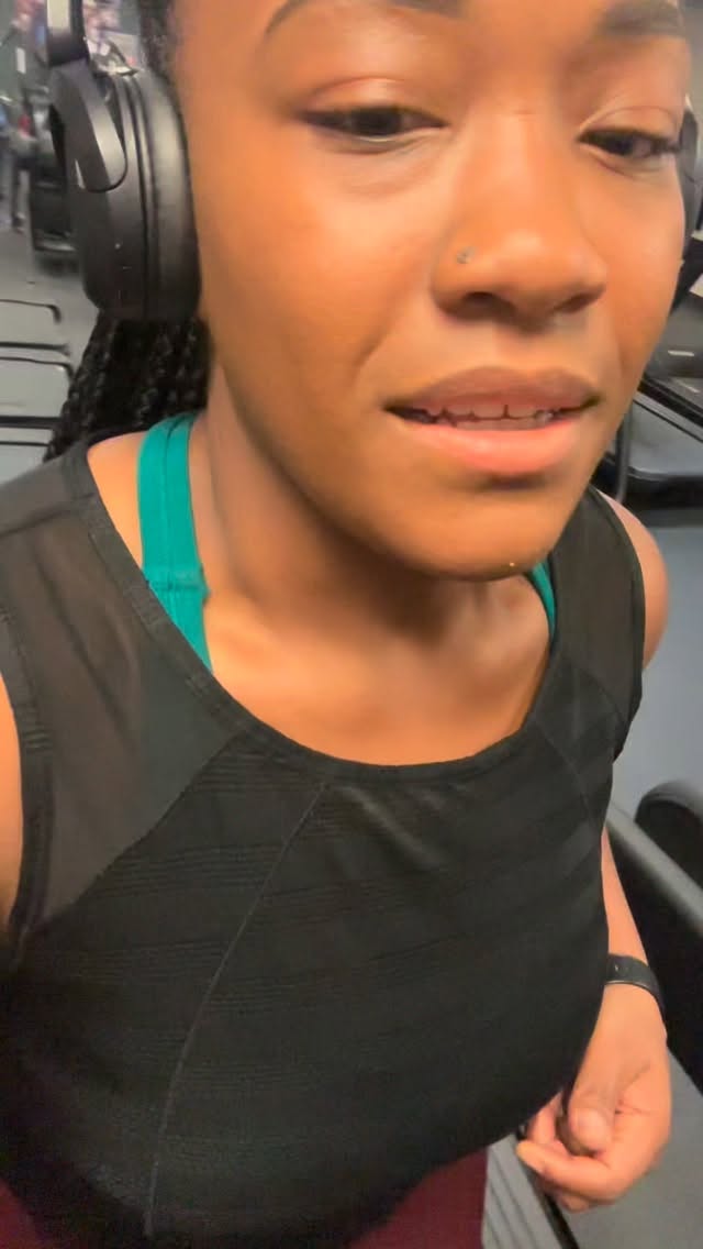 đđšđŠđ đđ„đšđ§đ đ°đąđđĄ đŠđ đđšđ« đ©đđ«đ đšđ đđšđđđČâđŹ đ°đšđ«đ€đšđźđ.
đđ§đđ„đąđ§đ đđđ„đ€ (đđđ«đŠ-đđ©)
â Pick an incline that challenges you (Iâm at 12)
â Moderate speed (2.5 for me)
â Great way to get your heart rate up without running
đđąđđ€đđđđ€đŹ
â Turn your foot slightly out to hit more glute medius
â Helps build that rounded, side âshelfâ look
đđđđ„đ đđ đđ«đźđ§đđĄ
â Brace your core
â Control every rep (no swinging)
đđŠđąđđĄ đđđđĄđąđ§đ đđđ (đđąđđ đđđđ§đđ)
â Targets glutes + hamstrings + inner thighs
â Push hips back, then squeeze at the top
Small adjustments make a BIG difference đ„
đđŸ đđđŻđ đđĄđąđŹ đđšđ« đČđšđźđ« đ§đđ±đ đ°đšđ«đ€đšđźđ