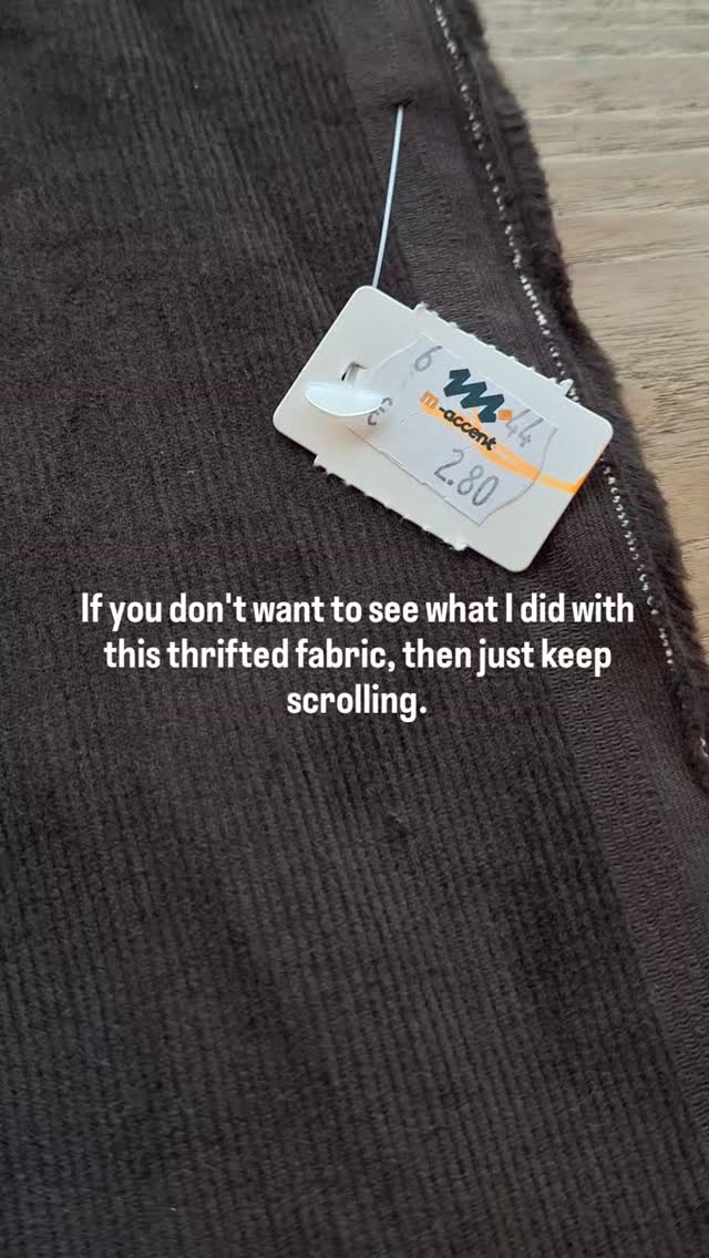 Ik koop vergeten stoffen in de kringwinkel en op Vinted en maak daar iets anders mee 🤌🏼
Antwoord op mijn profiel!
Dit is een trial reel, dus we kennen elkaar nog niet. Vond je het resultaat op mijn profiel? Geef dan gerust een comment daar 🫶🏼
Blij dat we mekaar gevonden hebben 💚
***
Ik ben Mona en deel al mijn duurzame tips en tricks in mijn downloadbare tweedehands gidsen én inspireer graag met tweedehands en zelfgemaakte outfits 💚♻️