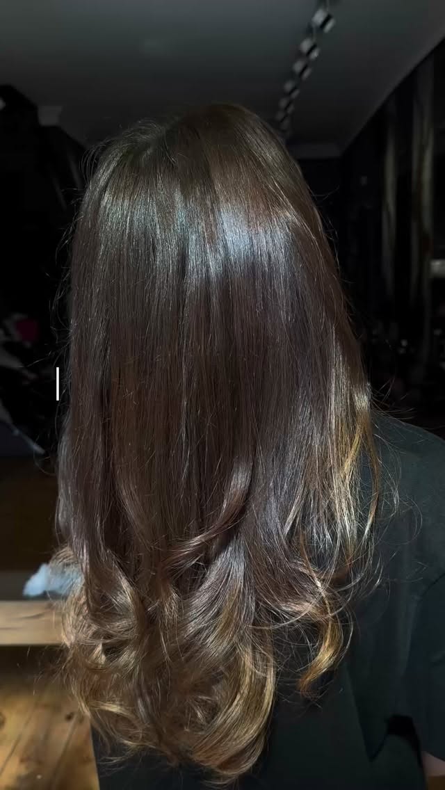 Tuesday = Training Day⭐️
A gorgeous blowout from Lillie today!
🫧Wash
💆🏼♀️Treatment
✂️Cut
✂️Layers
✂️Face Framing
💨Blowdry
Voila!