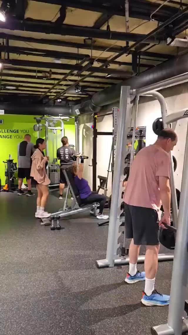 🔄 Same time. Different moves. Same mission.
Your schedule isn’t changing.. but your workout is, and that’s intentional. 💪
Every 6 weeks, we flip the script. Why? Because your body is smart. It adapts. And when it adapts, progress slows. Changing your training stimulus keeps your muscles guessing, your nervous system engaged, and your results moving forward.
For the last 6 weeks you’ve been crushing Front Complex, Back Complex & Core Strength.. building your foundation, strengthening your posture, and dialing in that core. You showed UP. 🙌
Now we shift to Push Day, Pull Day & Leg Day.. same dedication, new demand.
➡️ Push: chest, shoulders, triceps
➡️ Pull: back, biceps, rear delts
➡️ Legs: quads, hamstrings, glutes
Same time slots. New energy. Same community holding you accountable.
This is how we keep growing — together. 🌱
📅 Check the updated schedule and lock in your spot!
#newchapterfitness #progressivetraining #mixitup #pushpulllegs #strengthtraining