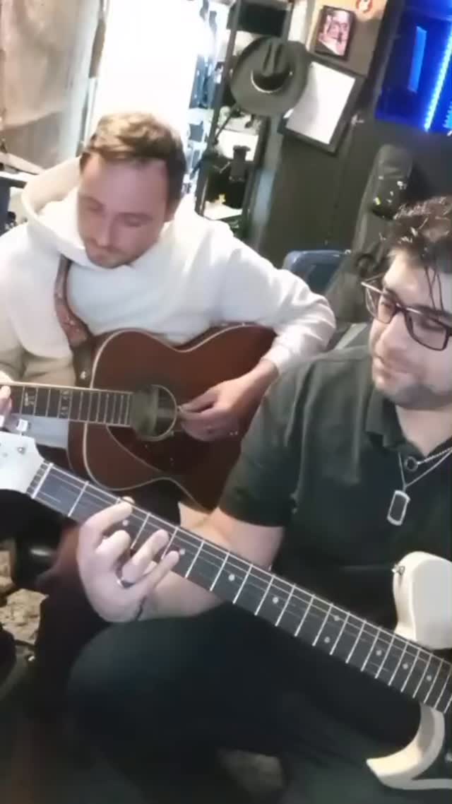 We love a bit of @noahkahanmusic heres a little cover of his new track ‘The Great Divide’ using a @aria_guitars_uk baritone guitar played by @umararar & @tonygoffmusic on the 12 string.
#cover #acoustic #12string #baritone noahkahan