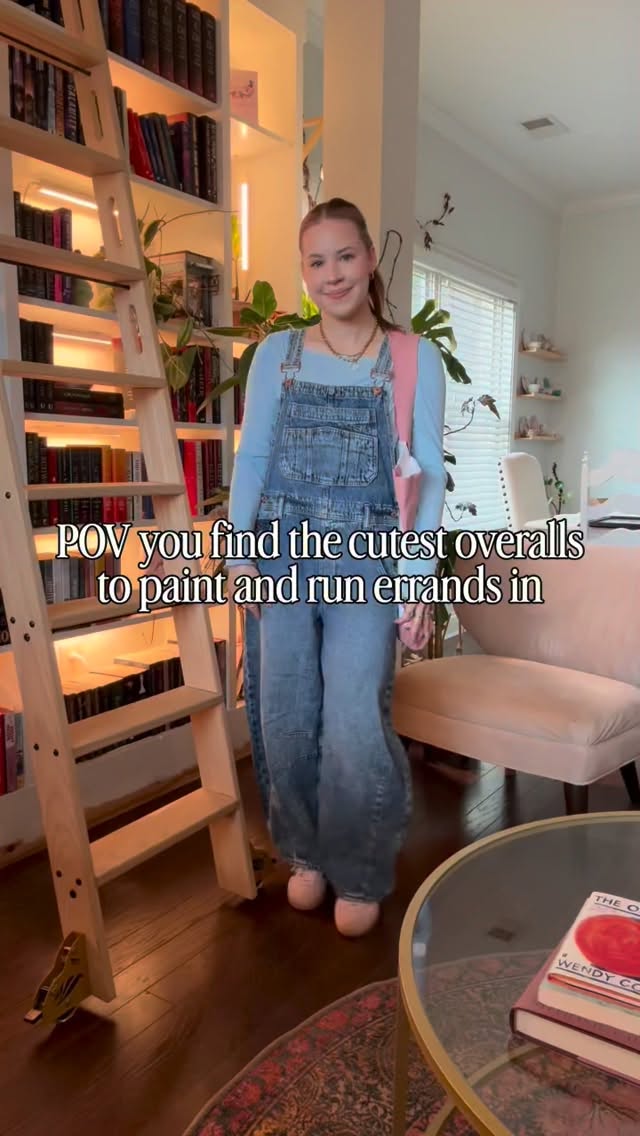 The comfiest outfit to do all the things in. I don’t know why but having a pair of overalls now makes me feel even artsier. Dress for the job you want kinda thing I guess lol 💫🎨💗✨✌🏻