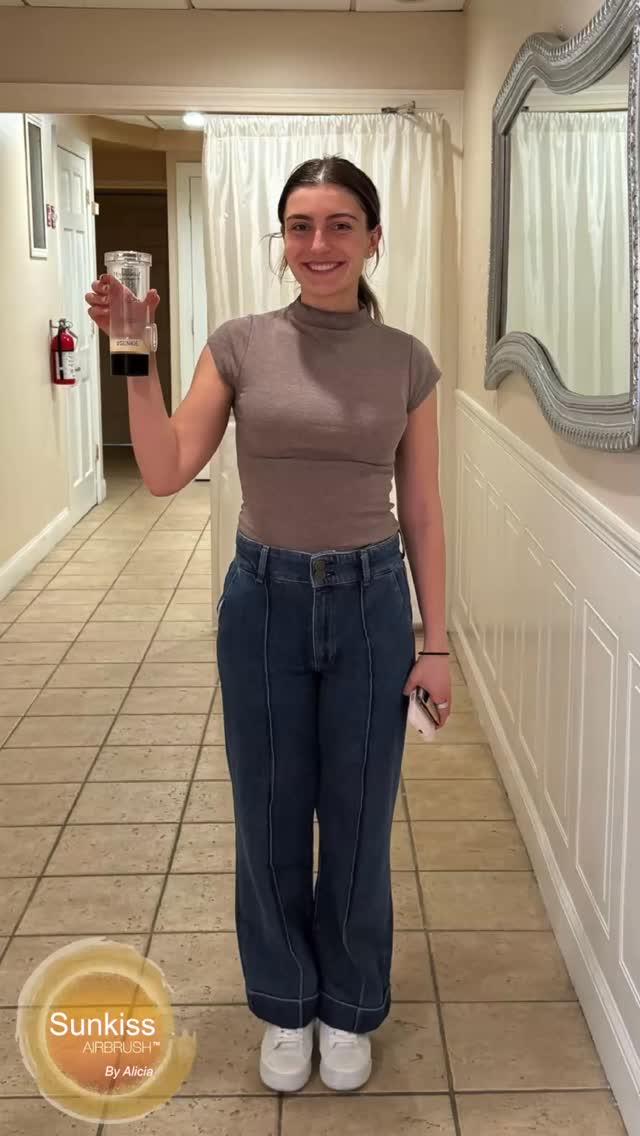 Tori, HydraFacial beauty. ✨
Consistent with her facials—and it shows.
Clean pores. Painless extractions. Real results.
And yes… the gunky glass? It’s collecting all the blackheads and dead skin so your skin can breathe again. It