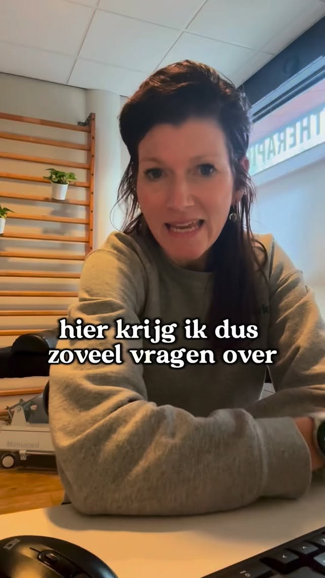 Een hormoonspeekseltest kan ontzettend waardevol zijn…
maar alleen in de juiste context.
Niet iedereen heeft baat bij testen.
En eerlijk? Veel vrouwen testen terwijl het op dat moment weinig toevoegt.
👉 Gebruik je hormonale anticonceptie?
👉 Of hormonen/suppletie?
👉 Dan meet je vaak niet je eigen hormonale balans.
En dat maakt de uitslag lastig te interpreteren.
Aan de andere kant:
Er zijn situaties waarin testen juist wél heel helpend is
bijvoorbeeld om patronen inzichtelijk te maken of gerichter te werken aan herstel.
✨ Het gaat dus niet om testen om het testen
maar om testen op het juiste moment, met de juiste reden.
Onthoud:
Je klachten en leefstijl blijven altijd de basis.
Een test is ondersteunend en zeker niet leidend.
Twijfel je of testen voor jou zinvol is?
Stuur me ‘TEST’, dan kijk ik met je mee 🤍#hormoonspeekseltest #progesteron #oestrogeen #oestrogeendominantie #hormoonsuppletie