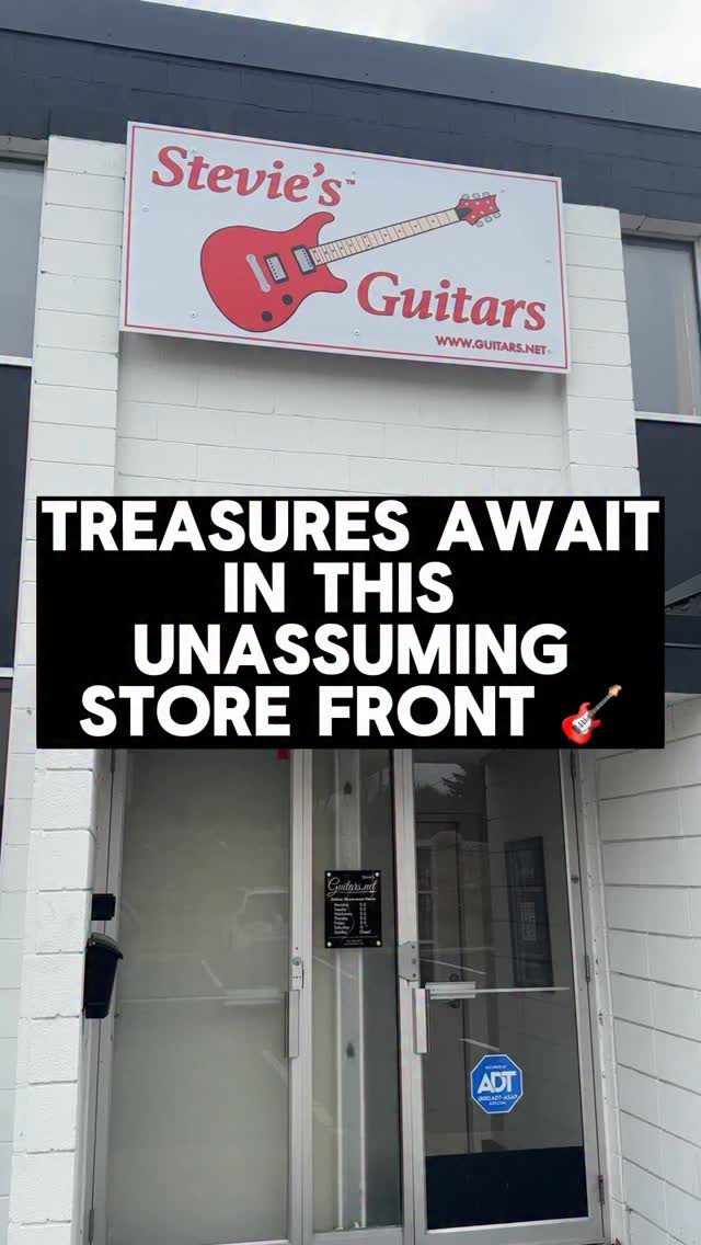 “Come with meeeeeee” to @guitars_net 🎸
Go to Guitars.net to get your hands on some @3rdpoweramps and @trexeffects among many other amazing things 🎸 #guitar #music