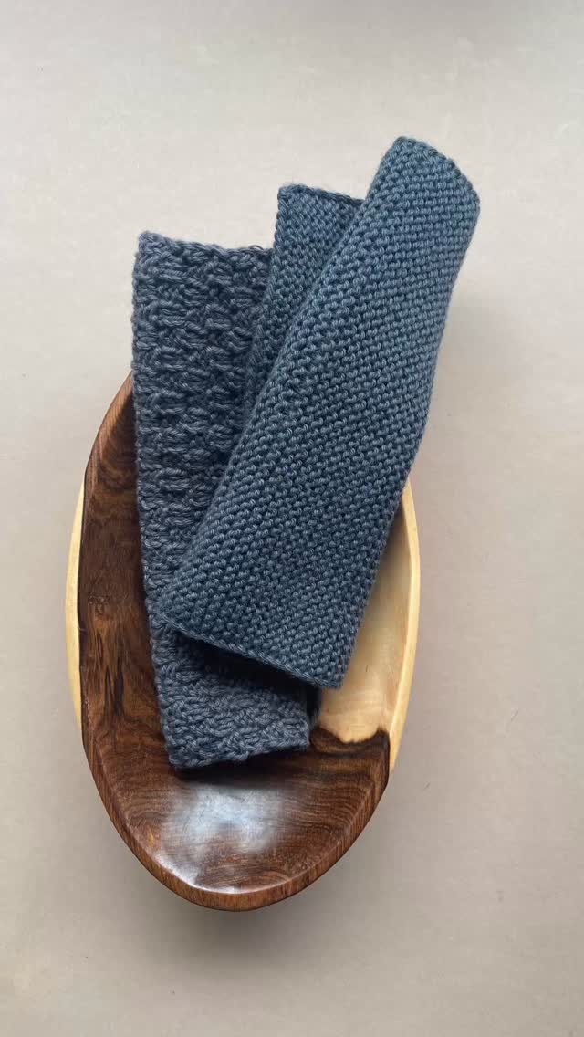 Nachhaltig. Handgemacht. Einfach schön.
Unsere handgestrickten Spültücher aus Bio-Baumwolle sind nicht nur ein Hingucker in deiner Küche, sondern auch eine umweltfreundliche Alternative zu herkömmlichen Schwämmen.
100% Bio-Baumwolle
Wiederverwendbar & langlebig
Sanft zu Oberflächen, stark gegen Schmutz
Mach deine Küche ein Stück
nachhaltiger – mit Liebe gestrickt
#slowliving #handgemacht #smallbusiness #swissmade #schweiz