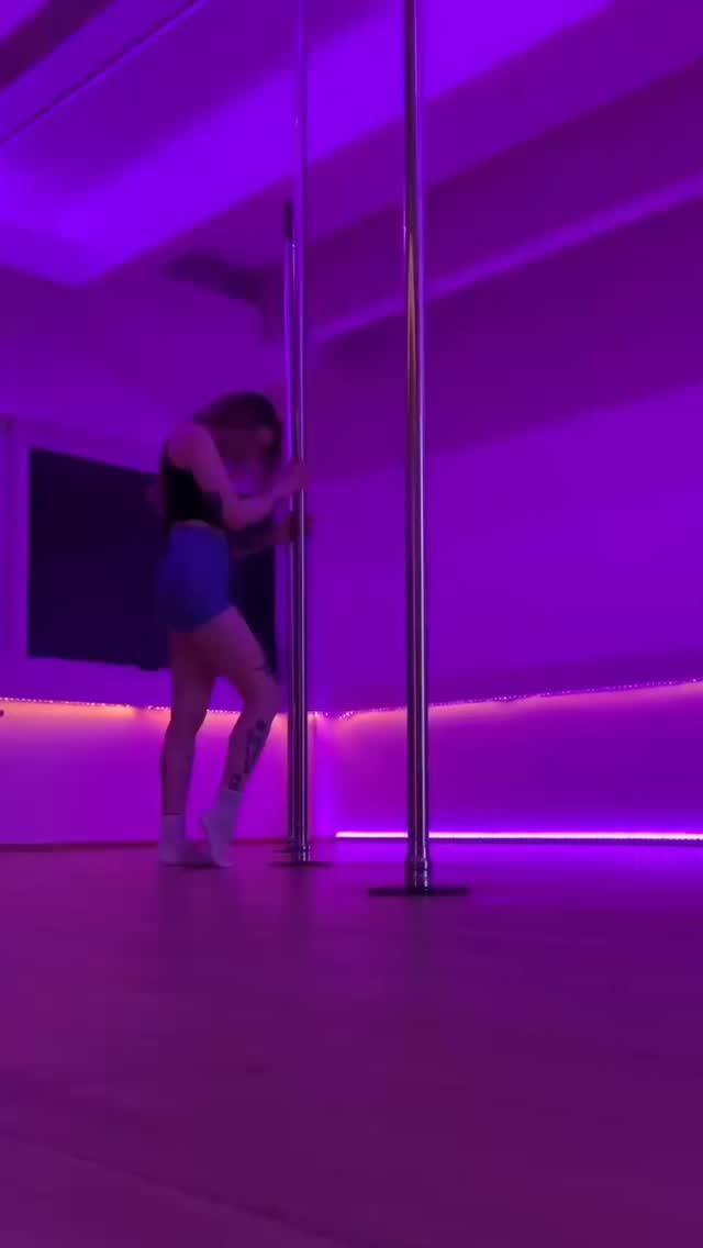 Another Absolute Beginners Course starting on Wednesday 1.4.2026, 16:00 - book your spot now to step into the amazing world of pole and let @feithid.cinn.oir guide you to all foundational skills within the next 8 weeks 💖
Booking: https://aerial-amazons.com/booking
#aerialamazons #poledanceinnsbruck #poledancebeginners #aerialamazonsinnsbruck