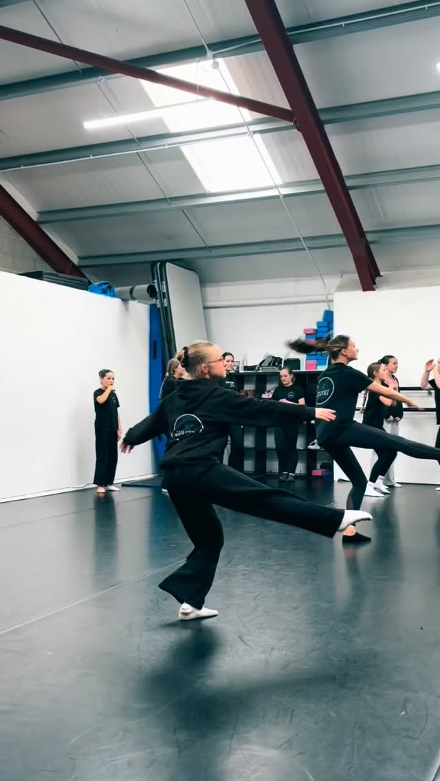 Wishing all our dance families a fabulous Easter holiday 🐣
🫶🏻💙🖤