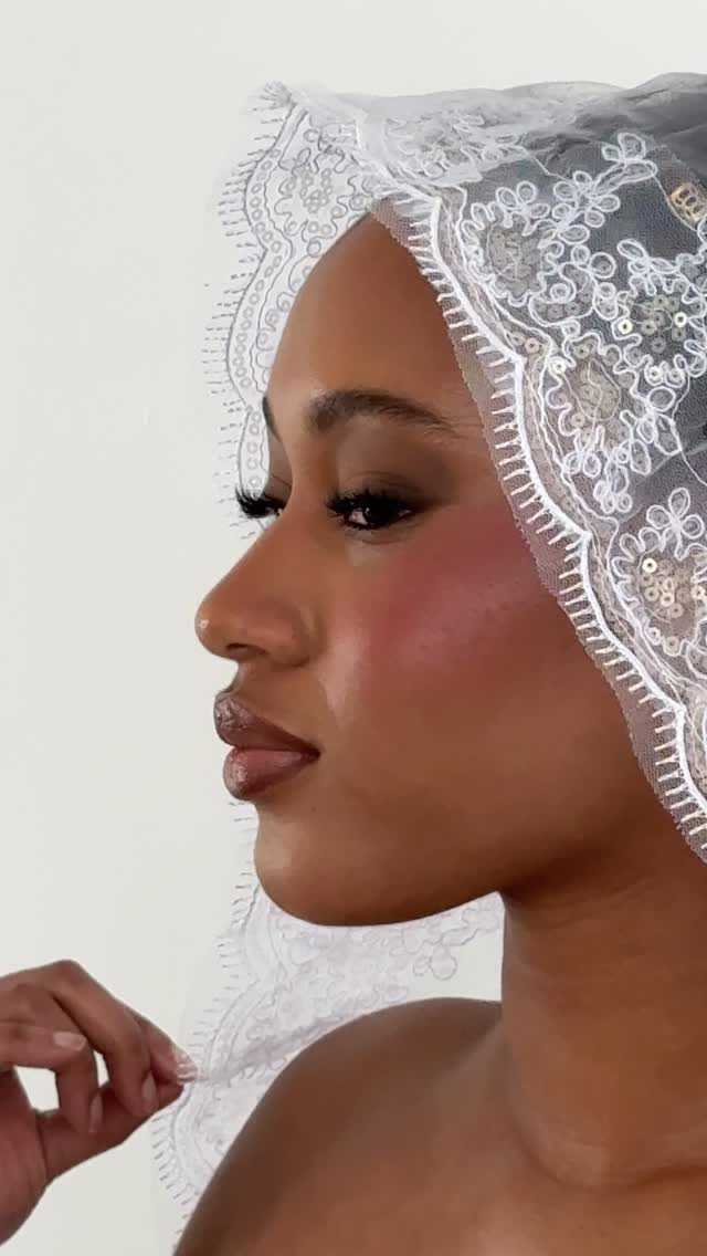 The Blushing Bride💕
As always, my goal was to enhance Imani's features, and I'm absolutely obsessed with this blush on her! The perfect pop of colour!
Comment BLUSHING and I'll send over the full list of products! 🤍
Model @_imanisade_
Veil & corset @inspiredelykia
Photography @neeeeeeeeeeeens
Studio @studionevele