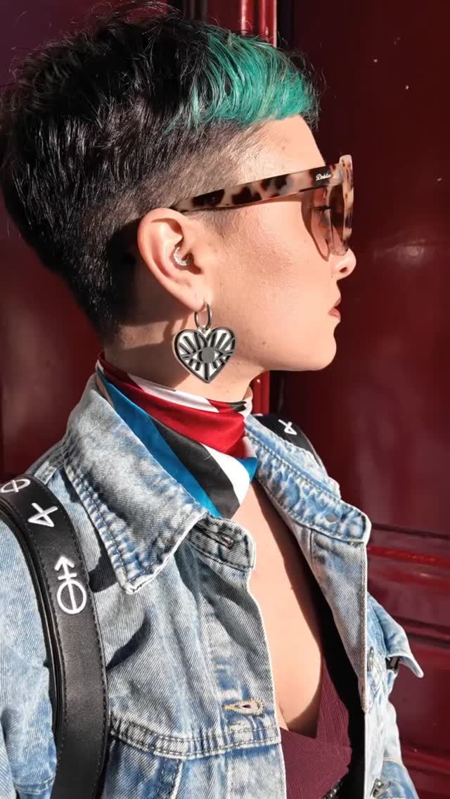 Uno de los modelos de la temporada.
Lo tenéis disponible en tres colores y están volando.
Estoy convencida de que van a ser vuestros favoritos de la primavera 🤭✨
#pendientes #oldschool
