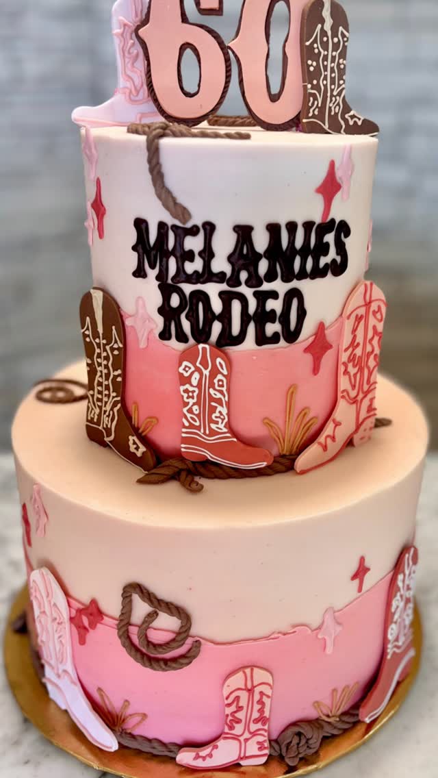 Addicted to the cowgirl theme! 🤠
#sugarraysbakeshop
#cowgirl
#cowgirlcake