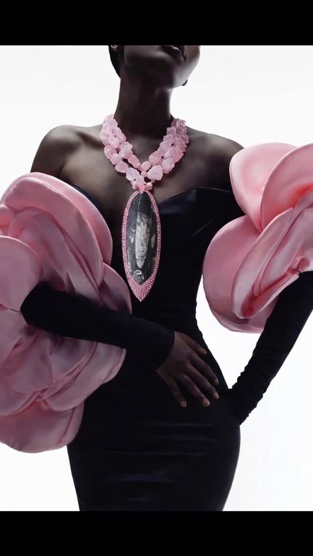 Sunday Vibes 🩷
Live Your Jewelry Dreams!
#aimodified #aimodel #handcraftedjewelry #realjewelry #whatwillicreatenext