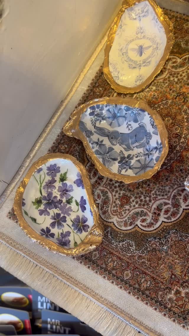What a beautiful and unusual little piece of art! These are real oyster shells featuring decoupage on the front, The backs are all natural shell. This is a perfect special and unique Motherās Day gift or birthday gift. #mainstreetmiddlebury #springinvermont #middleburycollege #mothersday #momgiftideas