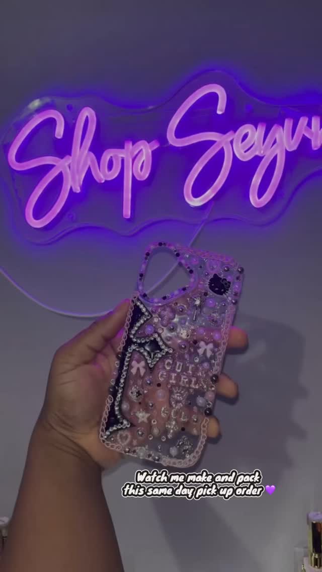 Shop our Junk’d Collection! All items are hand crafted with love! 🫶🏾🥰
* Phone Cases (made to order)
* Hair Clips
* Premium Tote Bags
This collection is super fun and super unique!
💜
💜
Like what you see? Click the 🔗 in bio to place an order! One stop shop for custom gel x press-ons, lash strips, cluster lash kits, clothing, jewelry, hair accessories and MORE!
💜
💜
Become a #VIIBABE today! Follow us on instagram and Facebook to stay on top of new drops, sales and more
💜
💜
Thank you for your support!! 🥳🛒🛍️💜
💜
💜
Psalms 46:10
#toronto #shopseyvn #customcase #reels