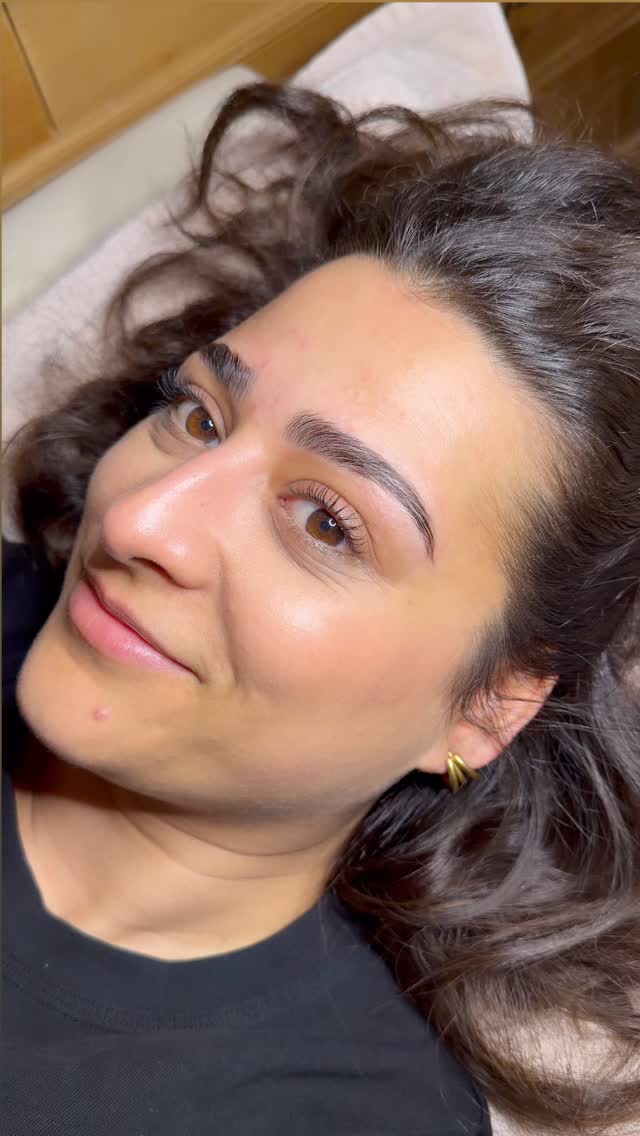 Was für ein Privileg, dass wir unsere Freundinnen aus dem Kindergarten bis heute noch haben 💖✨
Und heute durfte ich meiner Kindergartenfreundin wunderschöne Augenbrauen zaubern 😍🫶 our beautiful @le.choc.a 💝
#happiness #beauty #skincareroutine #zürilove #friends