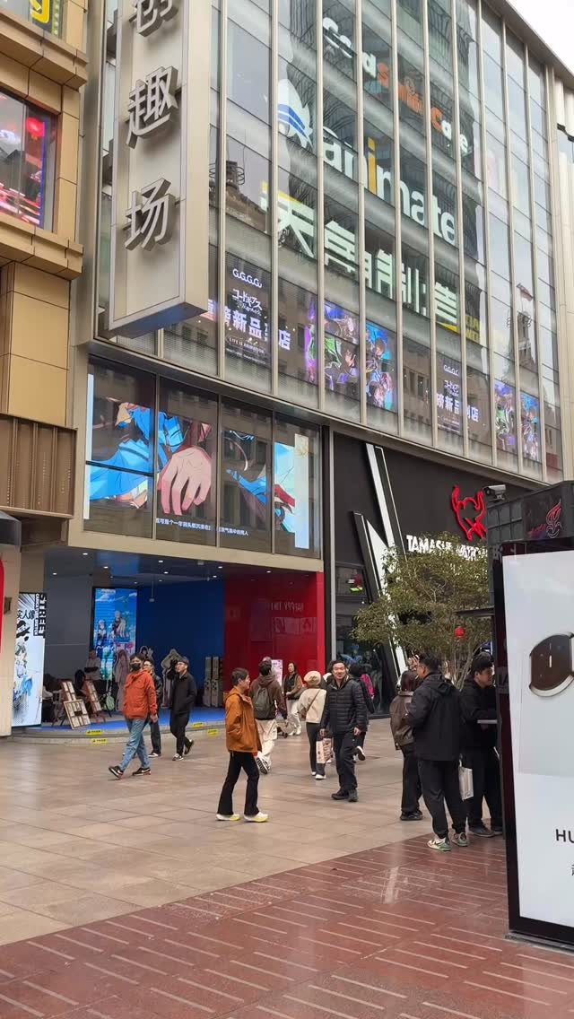 One of my top highlights of our #China trip was visiting the @kojipro2015_official Death Stranding 2 × Good Smile Cafe collaboration. ☕️🌈🐋☔️🎮
As someone who had Death Stranding 2: On the Beach as my GOTY 2025, this was a must and I was so lucky the timing lined up.
The themed bistro was packed with incredible details from character-inspired dishes and drinks (think Bridges-branded meals and Cryptobiotes for dessert) to DS2 decor.
The exclusive merch selection was just as impressive. Limited-edition figures, apparel, art prints, collectible pins, and even café-only items you literally can’t find anywhere. Picked up a ton of collectibles, almost needed a second suit case to get it all back. 🧳 😂
#shanghai #ps5 #deathstranding #playstation