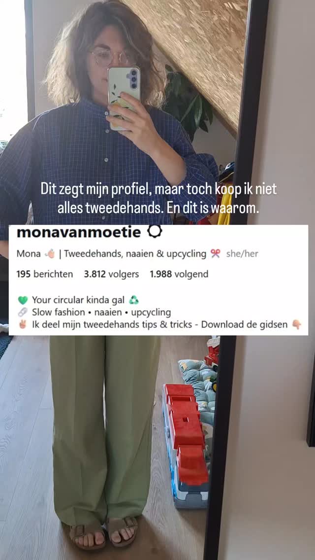 Tijd voor een eerlijke post 🫶🏼
Want ik voelde me recent wat schuldig omdat ik wat *nieuwe* kleding had gekocht voor mezelf. Met mijn "tweedehands reputatie" vond ik dat namelijk een moeilijke. En 't is niet dat ik kleding te kort kom.
Maar dan besefte ik dat het eigenlijk allemaal draait om bewuste keuzes. Want die nieuwe aankoop was wel in een prachtige lokale winkel met kleine ondernemers die ook jouw steun verdienen, want ook dat is duurzame economie, en ook daar wil ik voor staan: Belgisch, lokaal en transparant 💚.
Die tuinset wou ik écht tweedehands maar na een zoektocht was een toonmodel/outletvariant voor ons een goed compromis. Bewuste keuze. Wetende dat deze waarschijnlijk niet perfect is.
(Maar ik zit ook al op een punt dat ik al eens te streng ben voor mezelf)
Duurzame verandering komt er door kleine, consistente aanpassingen die je kan volhouden. Ik wou minder vlees eten en koos ervoor om rood vlees te schrappen. Dit zag ik zitten. En nu lukt het zonder problemen. Ik ben er zeker van dat "ik word vandaag vegan voor altijd!!!" me nooit was gelukt. En dat ik dan volledig was terug gekomen op mijn stappen. Terwijl ik met een kleine aanpassing nu wél impact maak 🙏🏼.
Wat ik wil zeggen voor wie het moet horen: het is oké als ge vandaag uw herbruikbare koffiebeker zijt vergeten, of toch gezwicht zijt voor die nieuwe t-shirt, vlees hebt gegeten omdat het u per ongeluk werd voorgeschoteld als veggie en ge wou het niet weggooien. Ge zijt kleine stappen aan het nemen in een groter geheel en da's nooit in één rechte lijn 🫶🏼.
Welke kleine grote acties doe jij al?
PS. Maar Shein of Temu is nooit ok!!!! Groetjes k byeee.
PS 2. Dit is een Proefreel, dus als je me even kan laten weten hoeveel volgers ik heb sinds deze video? Zou zalig zijn. Hehe. Testje.
#imperfectduurzaam