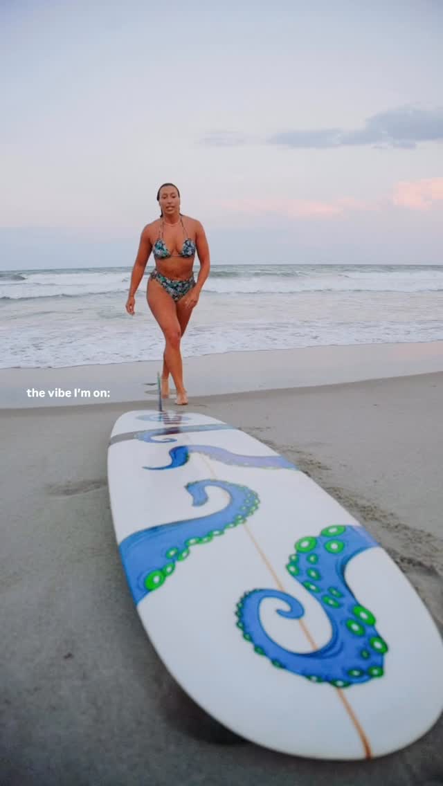 Should I stay or should I go? 🏄 BTS @jerzeeefresh
#rickycarrollsurfboards #spacecoastliving #surfboard